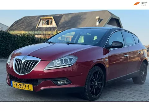 Lancia Delta 1.9-16V Twin-Turbo nieuweapk,2eigenaar, airco, navigatie, aluminium velgen, parkeersensoren achter