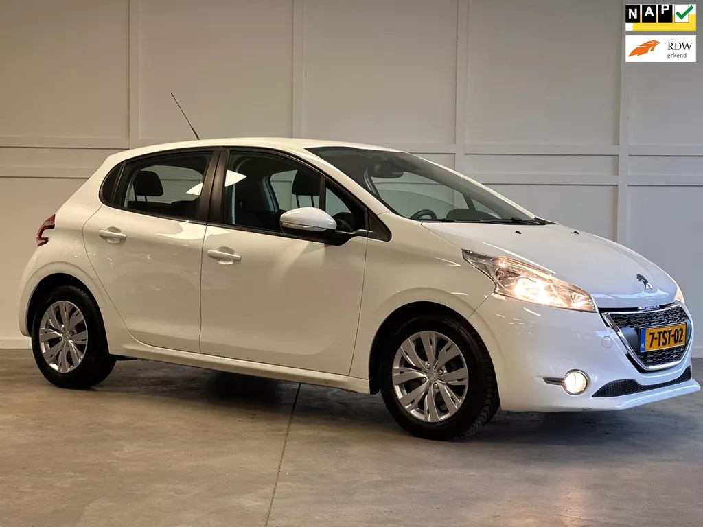 Peugeot 208 1.2 VTi Envy / 2014 / Navi / Parkeersensoren /