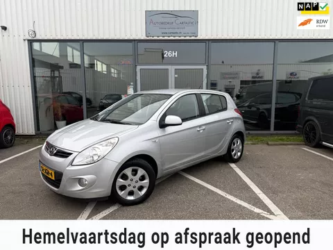 Hyundai i20 1.6i i-Catcher CLIMATE CONTROL | HALF LEER | DEALER ONDERHOUDEN | NAP | APK |