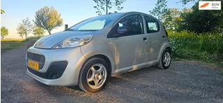 Peugeot 107 1.0 Access Accent airco velgen