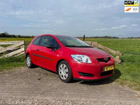 Toyota Auris 1.4-16V Terra