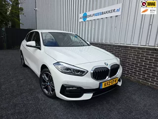 BMW 1-serie 118i High Executive / Camera / stuur en stoel verw. / Carplay