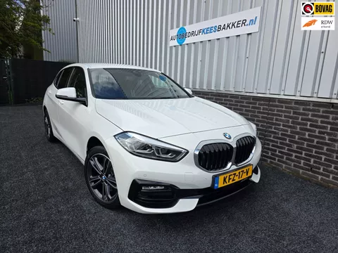 BMW 1-serie 118i High Executive / Camera / stuur en stoel verw. / Carplay