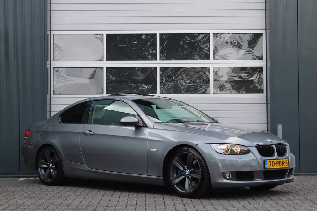 BMW 3-serie Coupé 335i 306pk Clima/Cruise/Keyless/Xenon/Sportstoelen/Memory/Navi/Bluetooth/RadioCD.AUX/18"LM/Trekhaak/APK:04-2027