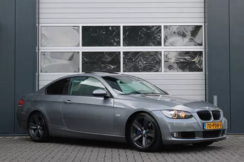 BMW 3 Serie Coupé 335i 306pk Clima/Cruise/Keyless/Xenon/Sportstoelen/Memory/Navi/Bluetooth/RadioCD.AUX/18"LM/Trekhaak/APK:04-2027