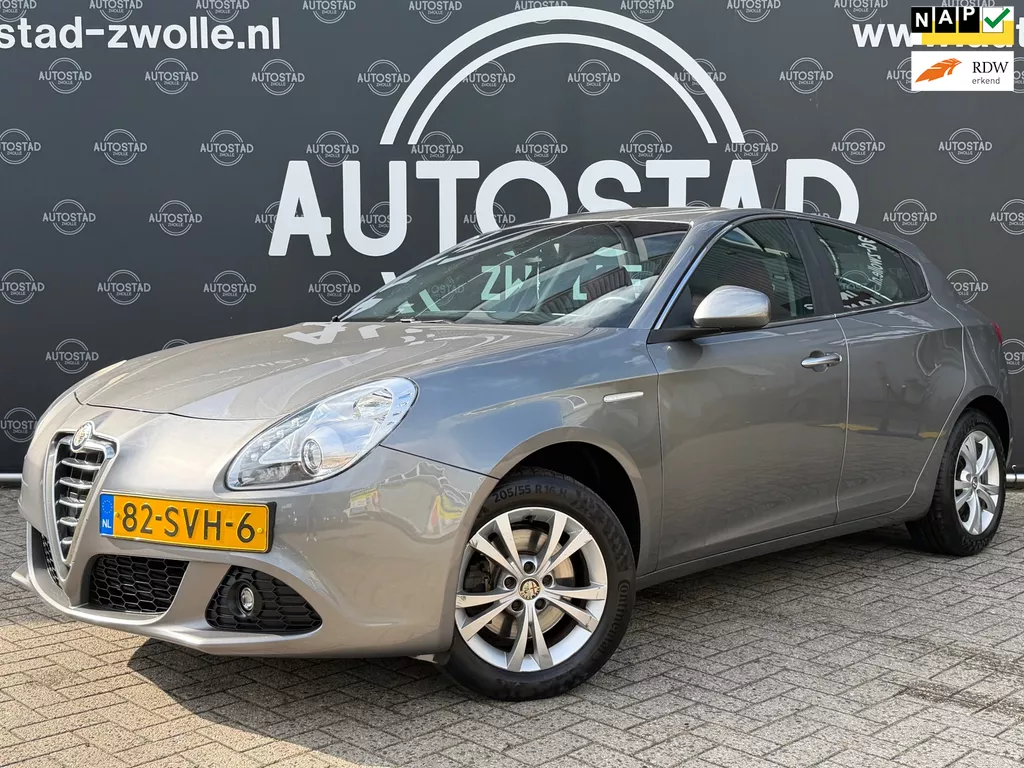 Alfa Romeo Giulietta 1.4 T Distinctive Automaat / NL-Auto / 2e Eigenaar / Navi / NAP / APK / Airco / Leder