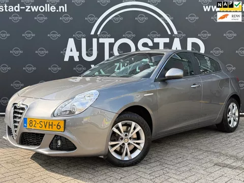 Alfa Romeo Giulietta 1.4 T Distinctive Automaat / NL-Auto / 2e Eigenaar / Navi / NAP / APK / Airco / Leder
