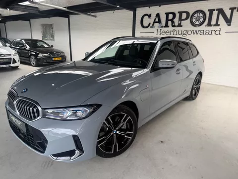 BMW 3-serie Touring 330e M-Sportpakket Plug in Hybride Camera Leer Head Up Brooklyn Grijs DAB