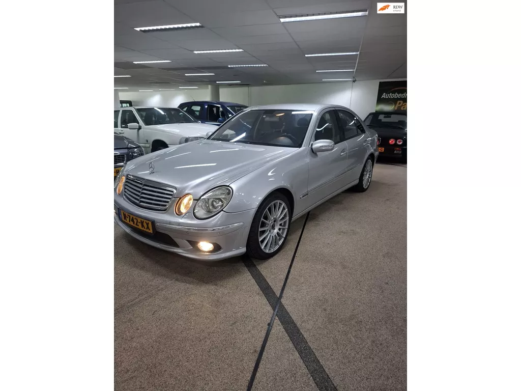Mercedes-Benz E-klasse 350 Elegance 4-Matic zeer net en roestvrij.