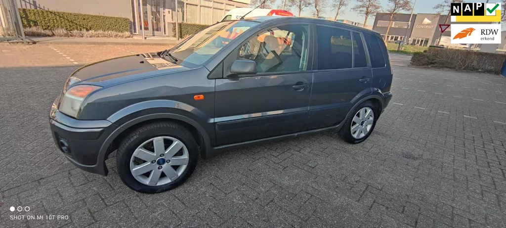 Ford Fusion 1.4-16V Futura (((( nette strakke auto ,rijdt prima ))))