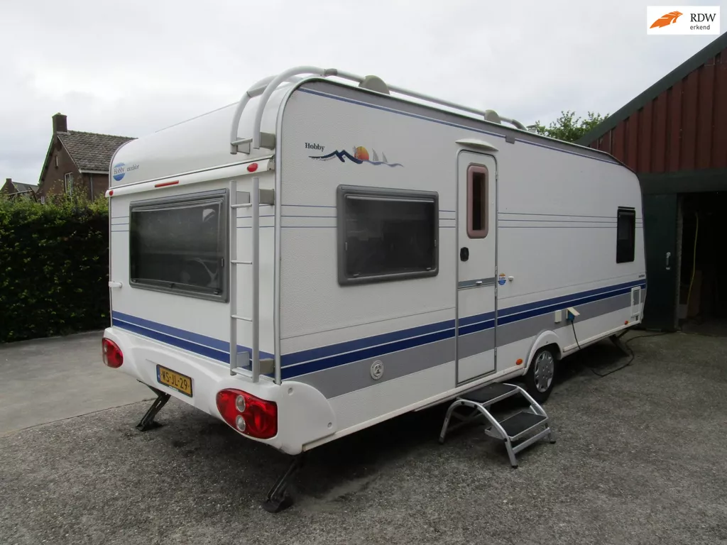 Hobby 24 560 lang breed 250 airco mover voortent tv compleet