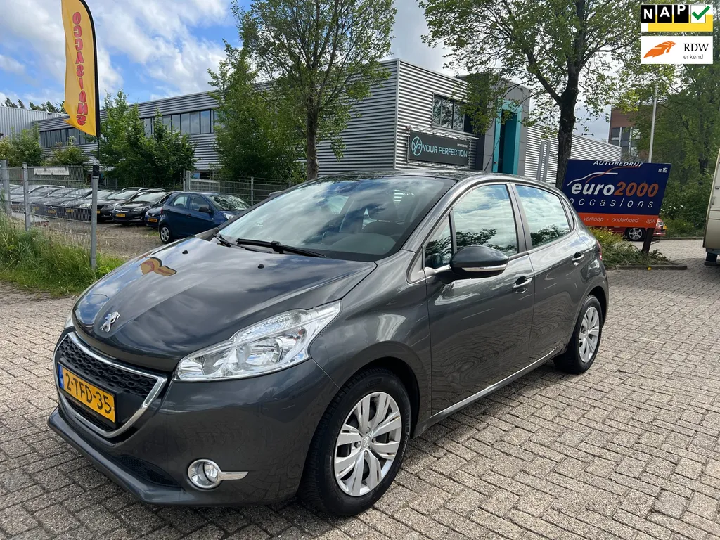 Peugeot 208 1.2 VTi Envy - CAMERA - MEDIA SCHERM - AIRCO !