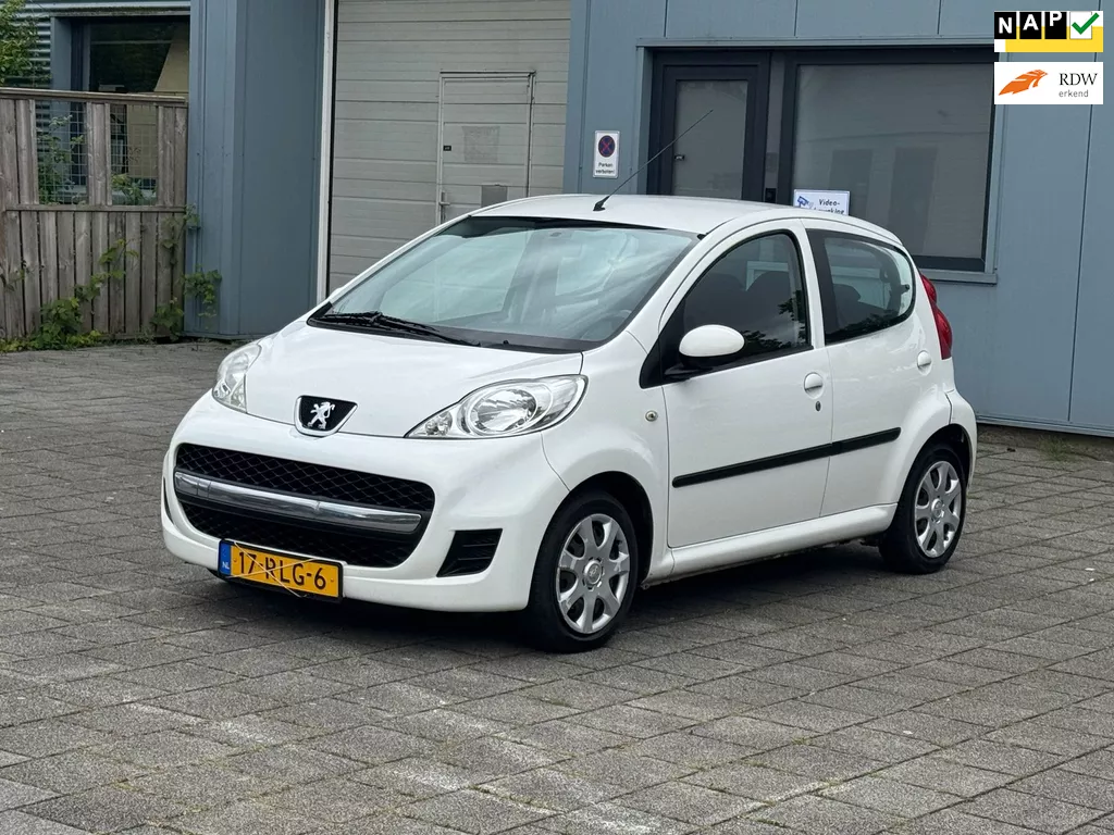 Peugeot 107 Navigatie.1de eigenaar. Nieuwe apk.airco