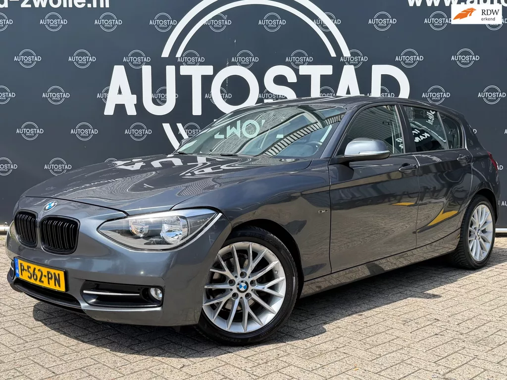 BMW 1-serie 116d High Executive Automaat / Navi / Airco / APK / Trekhaak