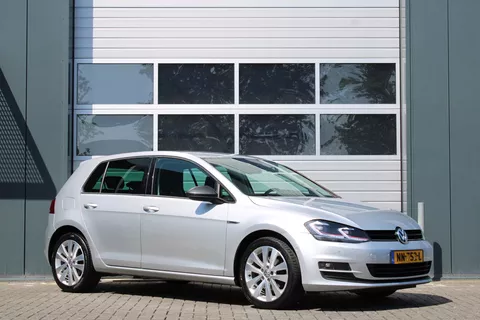 Volkswagen Golf 1.2 TSI Highline Clima/Stoelverwarming/PDCv+a/Navi/Bluetooth/LED/RadioCD.AUX.USB/17"LM/Trekhaak/APK:27-10-2026