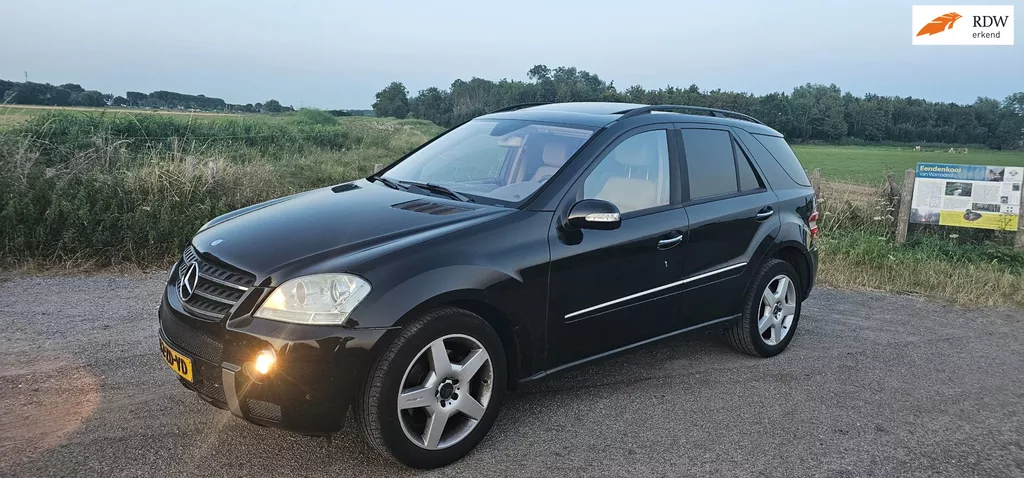 Mercedes-Benz M-klasse 500 goed lezen!!
