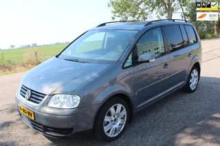 Volkswagen Touran 1.6-16V FSI Trendline // apk 08/2027 //