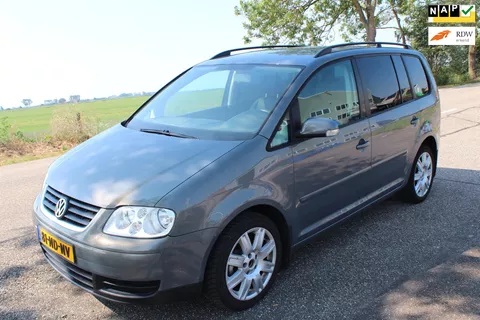 Volkswagen Touran 1.6-16V FSI Trendline // apk 08/2027 //