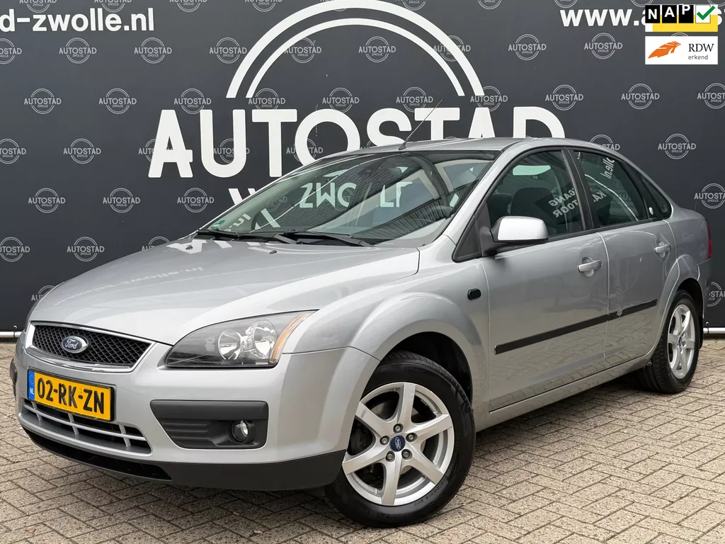 Ford Focus 1.6-16V Ghia Automaat / NL-Auto / NAP / APK / Airco