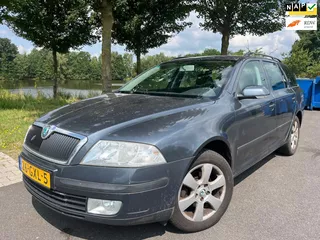 Skoda Octavia Combi 1.6 FSI Ambiente Attractive Business | Clima | Trekhaak | APK mei 2027