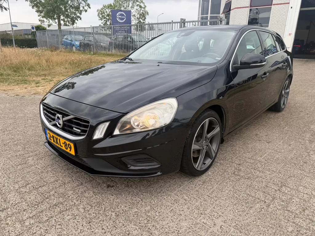 Volvo V60 1.6 T3 R-Design