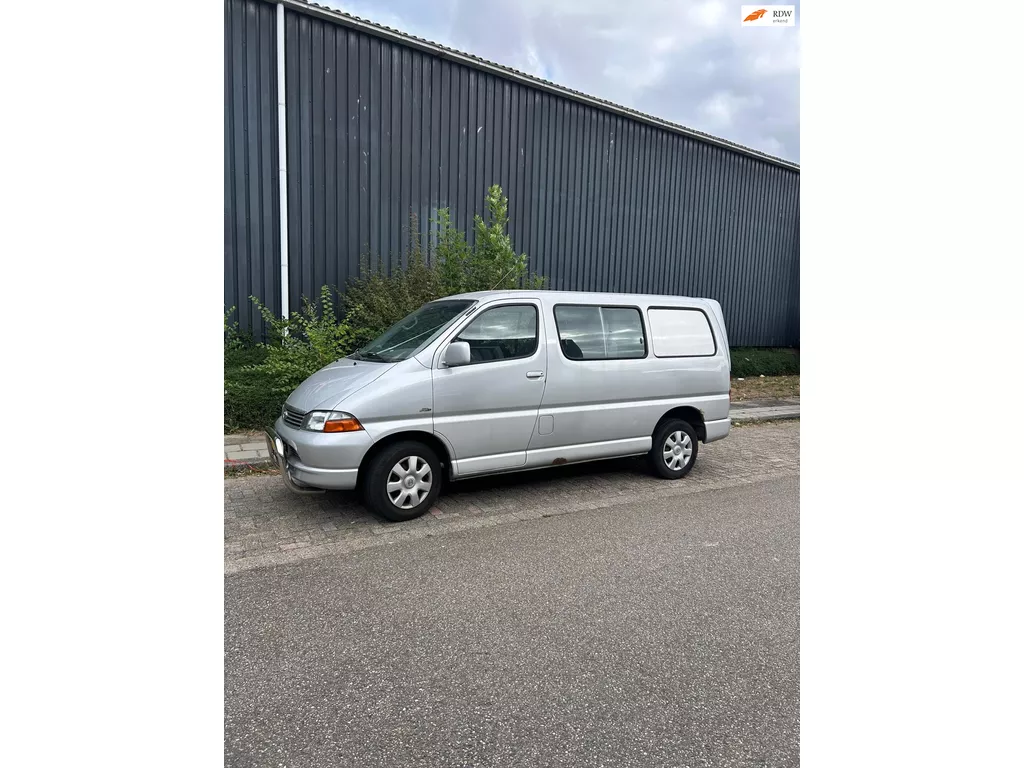 Toyota HiAce 2.5 D4-D 100 DC Emotion Executive