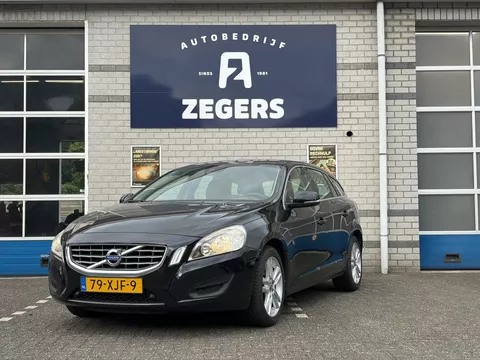 Volvo V60 1.6 T3 Momentum