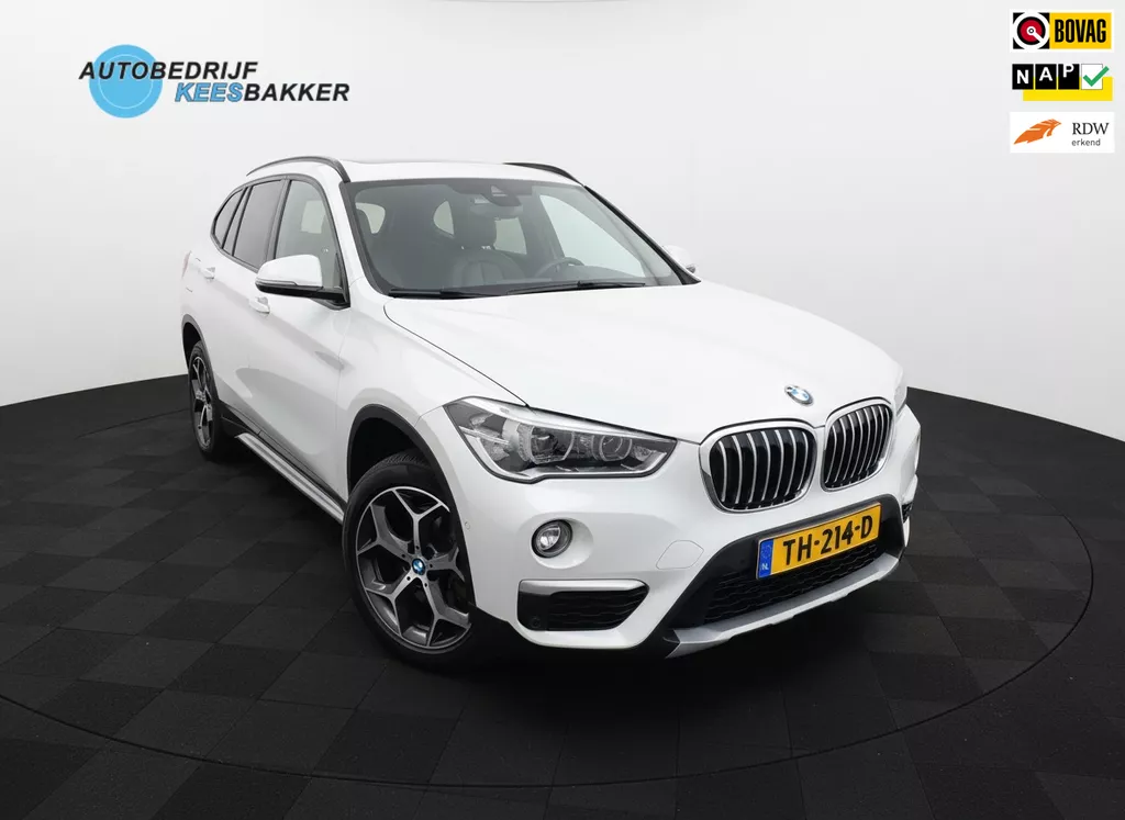 BMW X1 SDrive20i High Executive / Leder / HUD / Stoelverwarming