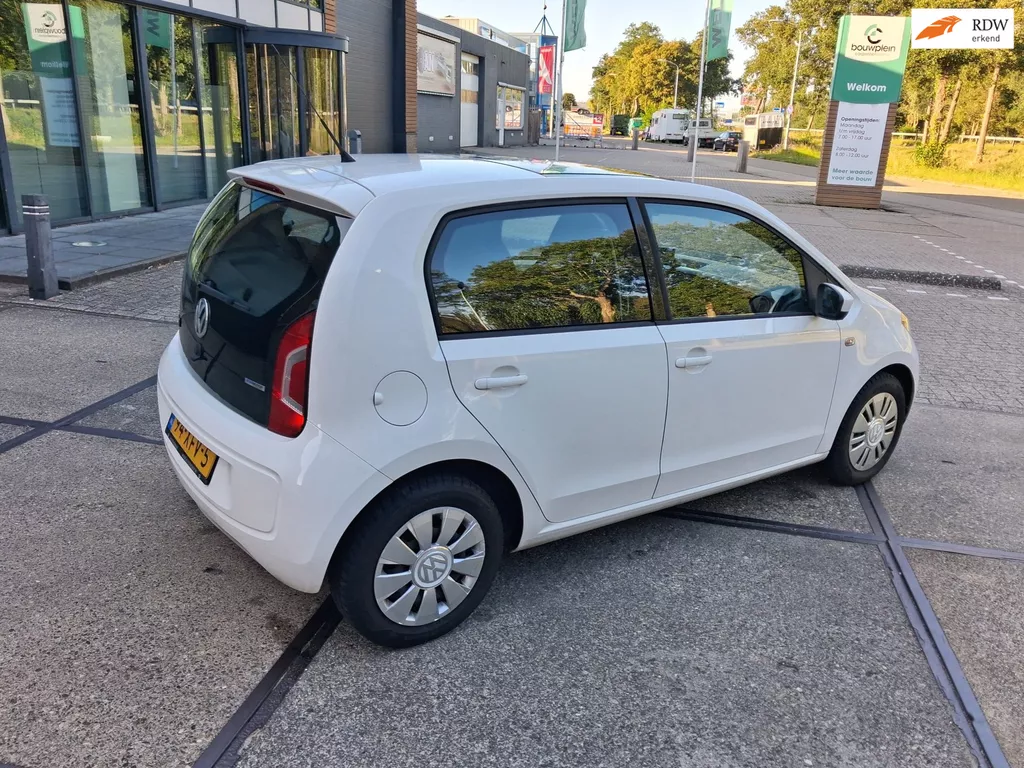 Volkswagen Up! 1.0 high up! BlueMotion((( PANO/clima/navi )))