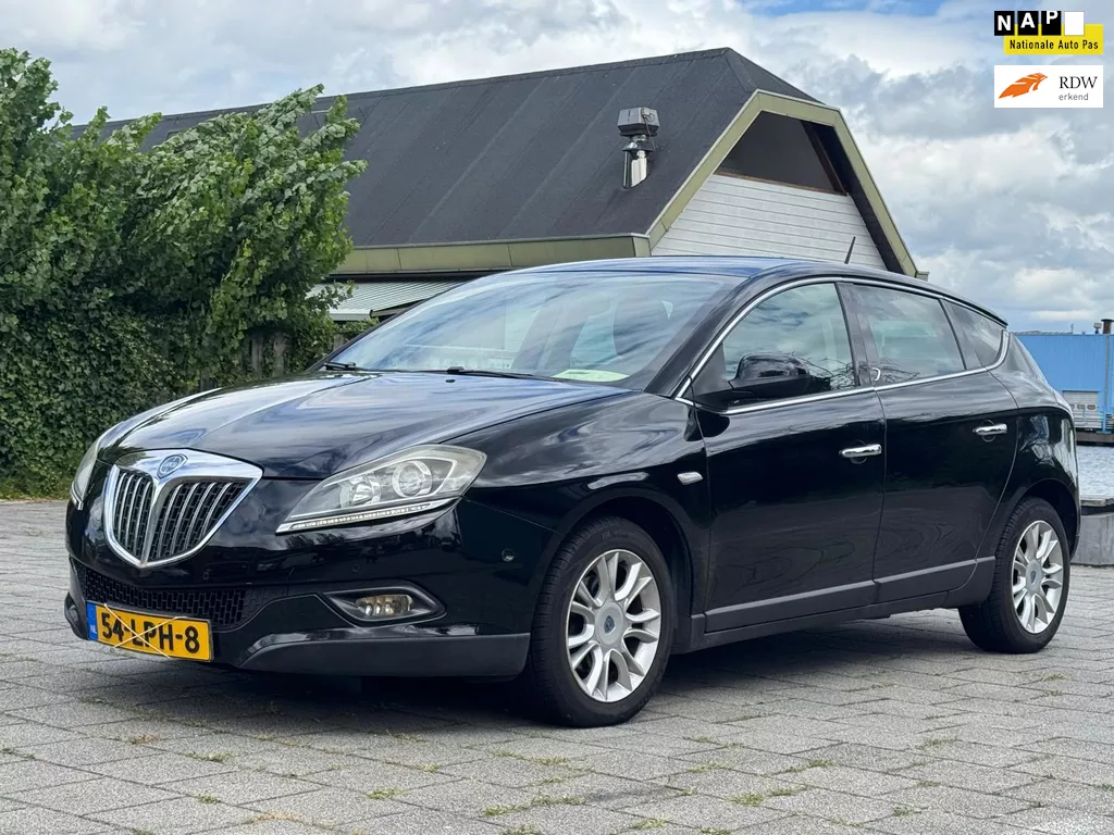 Lancia Delta 1.4-,airco, navigatie, cruise Controle, aluminium velgen