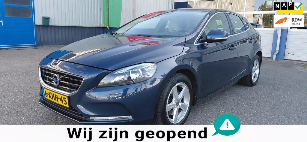 Volvo V40 1.6 T3 Momentum, in Excellent mooie staat verkerende 100 % Volvo dealer onderhouden auto.