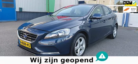Volvo V40 1.6 T3 Momentum, in Excellent mooie staat verkerende 100 % Volvo dealer onderhouden auto.