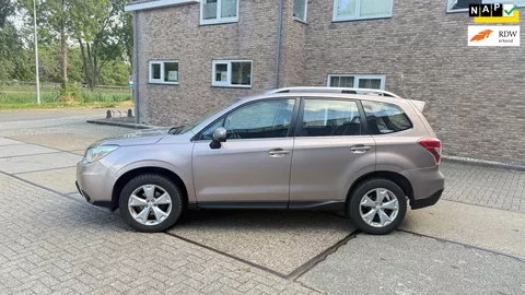 Subaru Forester 2.0 Comfort ((( automaat / navi / 4x4 )))