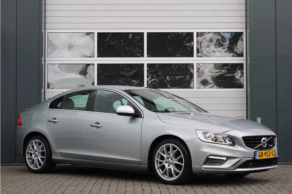 Volvo S60 2.0 T5 R-Design Automaat 245pk Clima/Cruise/Stoelverwarming/Leder/PDCv+a/LED/RadioCD.AUX.USB/18"LM/Dealer/APK:29-09-2027