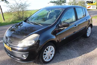 Renault Clio 1.6-16V Dynamique Luxe // 5-drs //