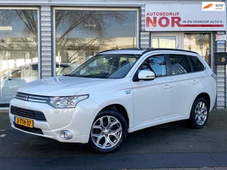 Mitsubishi Outlander 2.0 PHEV Instyle ( BENZINE MOTOR MAAKT RATELEND GELUID )