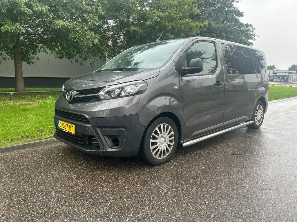 Toyota PROACE Shuttle 2.0 D-4D Navigator Medium