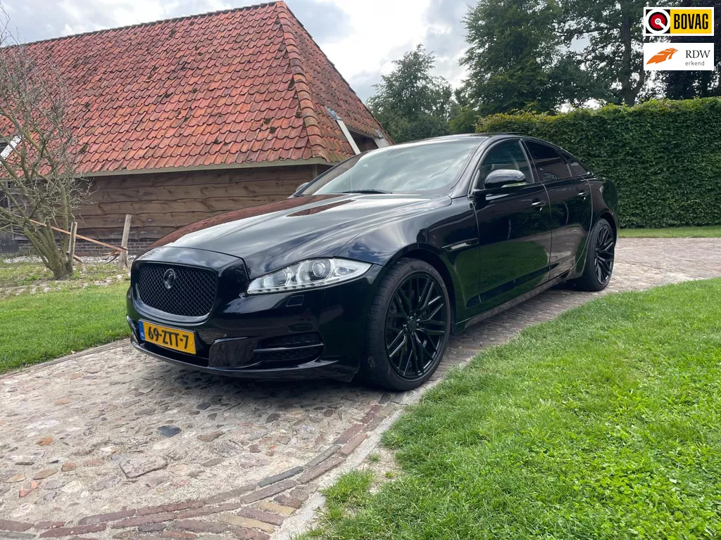 Jaguar XJ 2.0 Luxury-PANO-CAMERA-NL AUTO-BLACK OPTIEK-20"-