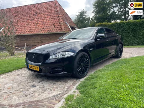 Jaguar XJ 2.0 Luxury-PANO-CAMERA-NL AUTO-BLACK OPTIEK-20"-