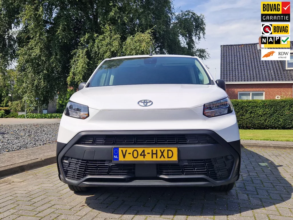 Toyota PRO-ACE CITY 1.5 D-4D L1 Challenger. Trekhaak. Apple Carplay