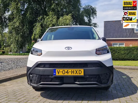 Toyota PRO-ACE CITY 1.5 D-4D L1 Challenger. Trekhaak. Apple Carplay