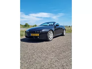 Alfa Romeo Spider 2.2 JTS Exclusive nieuwe koppeling/remmen/enz