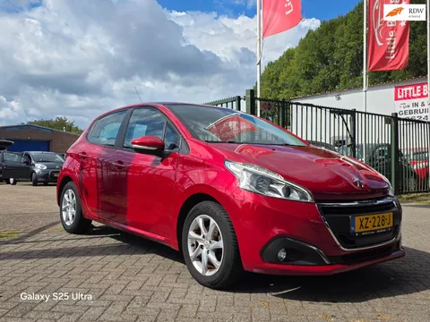 Peugeot 208 1.2 PureTech Blue Lease Executive airco elektrische ramen cv op afs