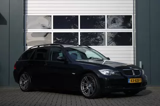 BMW 3-serie Touring 318i Executive Clima/Cruise/Panodak/Bi-Xenon/Stoelverwarming/Navi/Bluetooth/Leder/PDC/RadioCD.AUX/18"LM/Isofix