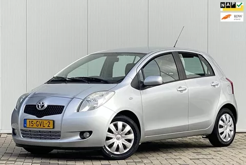 Toyota Yaris 1.3 VVTi Sol MMT 5 DEURS AUTOMAAT AIRCO NAP LAGE KILOMETERSTAND IN NIEUWSTAAT AUTO