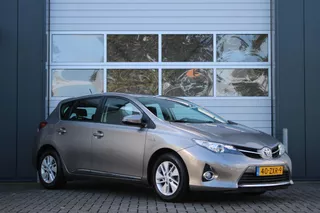 Toyota Auris 1.8 Hybrid Aspiration Clima/Cruise/Camera/Navi/Bluetooth/PDC/LED/RadioCD/15"LM/Dealeronderhouden/APK:06-07-2026