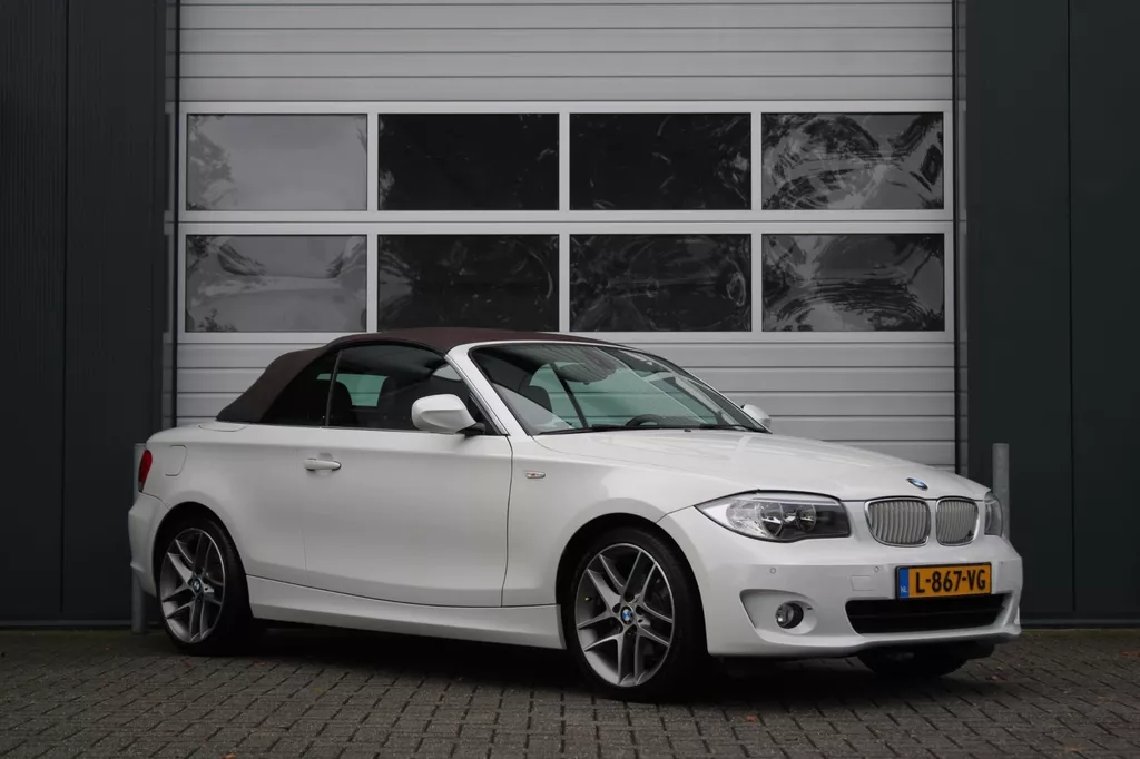 BMW 1-serie Cabrio 118i Exclusive Edition 143pk Airco/Cruise/Stoelverwarming/Bluetooth/Leder/PDC/RadioCD.AUX.USB/18"LM/Parelmoer