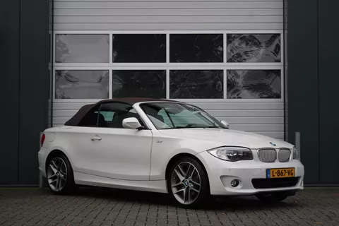 BMW 1-serie Cabrio 118i Exclusive Edition 143pk Airco/Cruise/Stoelverwarming/Bluetooth/Leder/PDC/RadioCD.AUX.USB/18"LM/Parelmoer