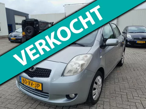 Toyota Yaris 1.3 VVTi Sol betrouwbare pittige 1.3 Yaris met airco en all seasons banden!