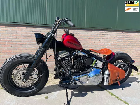 Harley Davidson Chopper FLSTC H Old School Bobber Uniek